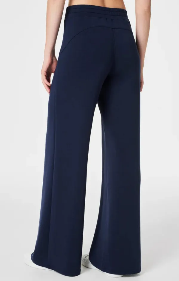 AirEssentials Wide Leg Pant in Timeless Navy