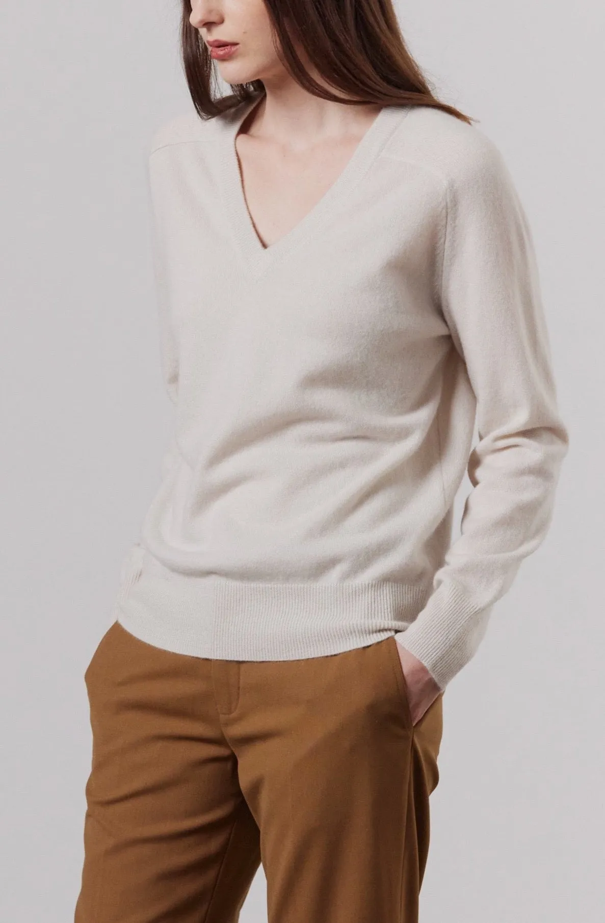 Amy Cashmere V-Neck - Putty