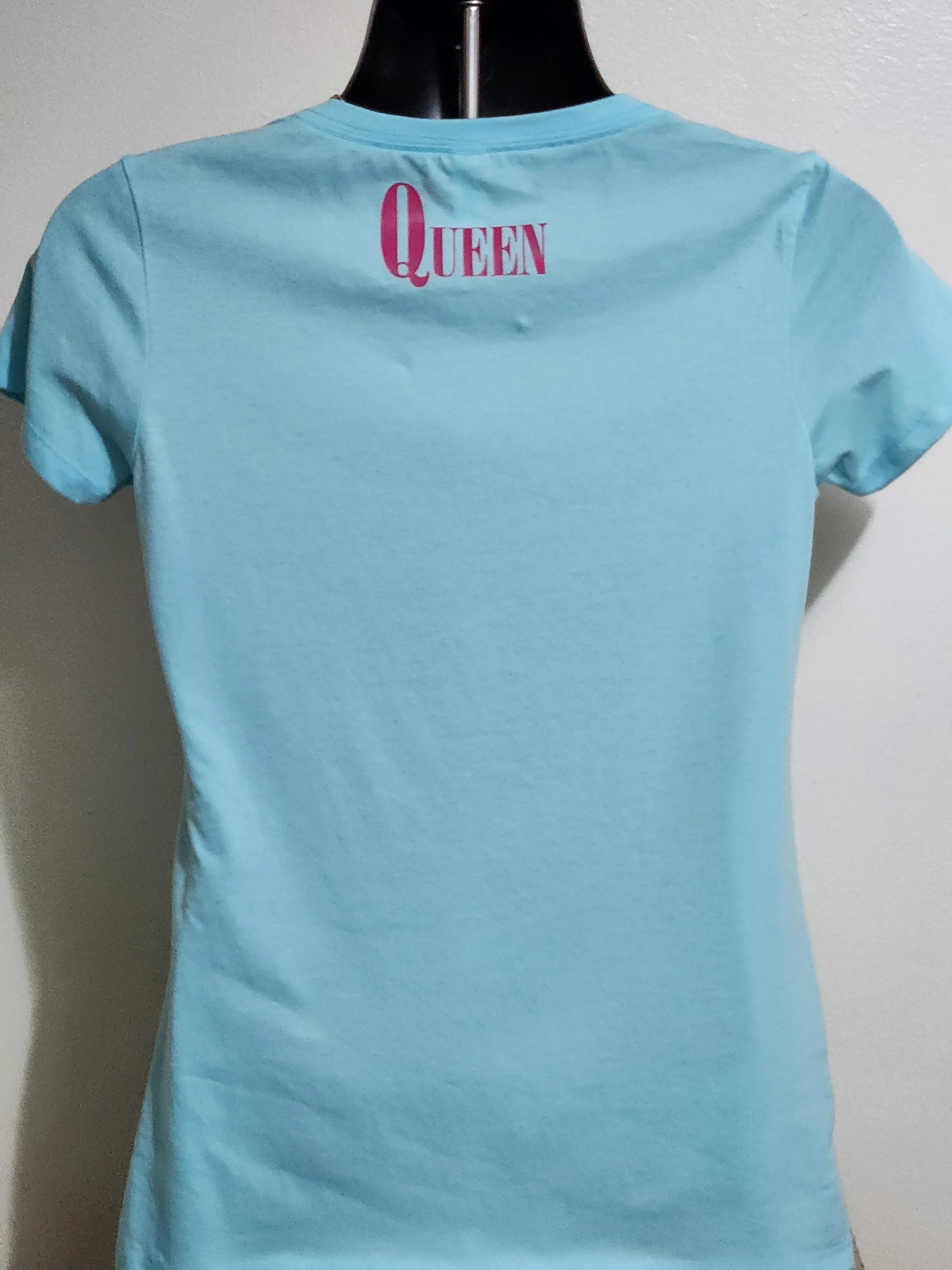 QUEEN V-NECK WOMEN T-SHIRTS